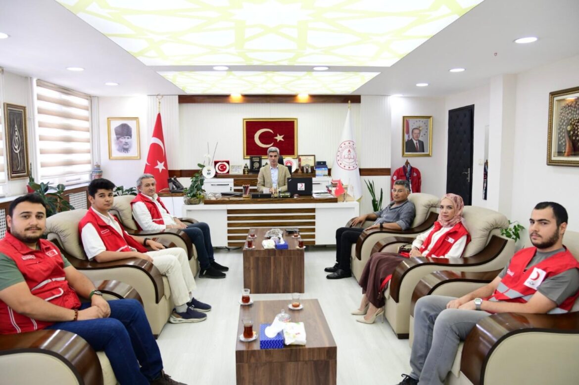 TÜRK KIZILAY YEŞİLYURT ŞUBESİ’NDEN EĞİTİME DİJİTAL DESTEK: OKULLARA 75 ADET LAPTOP BAĞIŞLANDI